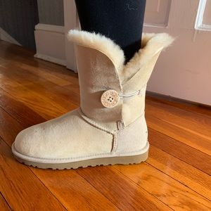 FREE SHIP- Bailey Button Ugg Boots